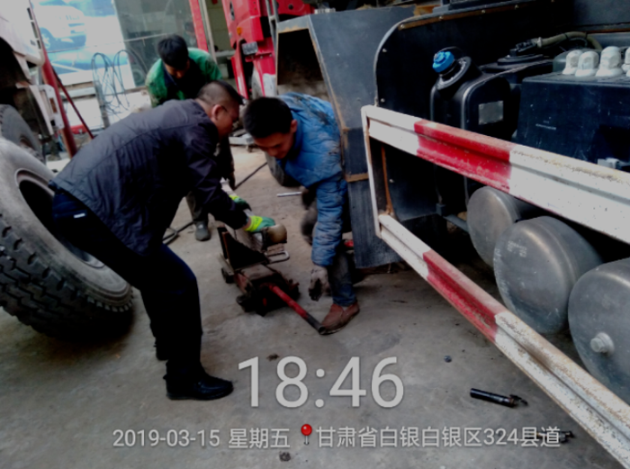售后的好坏，直接影响的是客户的运营，最终塑造的是产品的口碑。每一次妥善的解决客户的问题，都是在擦亮徐工重卡的金字招牌。

