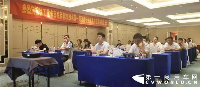 为提高三商团队的运营和盈利能力，拓展三包外的备件销售业务，同时让客户享受到实实在在的优惠，徐工重卡备件供应公司联合油品、尿素等保养件的供应商在各地组织召开2020年二季度徐工备件服务提升暨油品促销会，南京、山东、徐州等区域百余家经销商、服务商参加促销会。