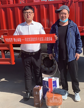 近日，陕汽重卡沈阳办事处联合经销商沈阳耀辉汽车销售有限公司、网联店本溪星宇汽贸在辽宁本溪地区举行了德龙X5000牵引车线下客户品鉴暨线上快手直播活动。