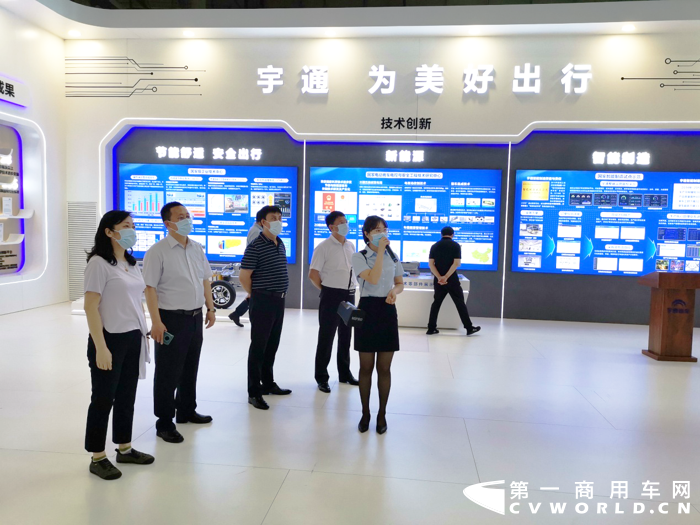 2020年6月11日，辽宁省辽阳市弓长岭区区长宋化云一行莅临宇通客车参观考察，宇通客车党委副书记刘贵新、宇通客车国内营销总监王磁、国内营销副总监兼东北大区总经理邢福涛等领导热情接待并全程陪同。宋区长一行参观了宇通新能源客车生产车间、宇通客车试验场，全面了解了宇通新能源客车全系列产品，并试乘体验了宇通自动驾驶客车和多款纯电动客车。此外，双方还围绕弓长岭区公交一体化的推进和发展进行了深入交流，并初步讨论了后续的战略合作事宜。