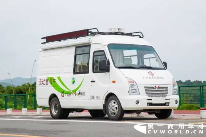 6月10日，五菱客车在广西桂林发布了全新车型五菱慧巴F9，这款车是五菱客车携手中国客车行业智库慧眼看车制造生产的新一代中巴客车平台产品，首批上市产品为9米客车。为了打造真正的精品，五菱客车为五菱慧巴F9选取了一颗强大可靠的“心脏”——玉柴YC6A柴油发动机。