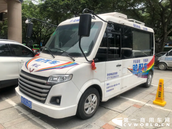 6月10日，五菱客车在广西桂林发布了全新车型五菱慧巴F9，这款车是五菱客车携手中国客车行业智库慧眼看车制造生产的新一代中巴客车平台产品，首批上市产品为9米客车。为了打造真正的精品，五菱客车为五菱慧巴F9选取了一颗强大可靠的“心脏”——玉柴YC6A柴油发动机。