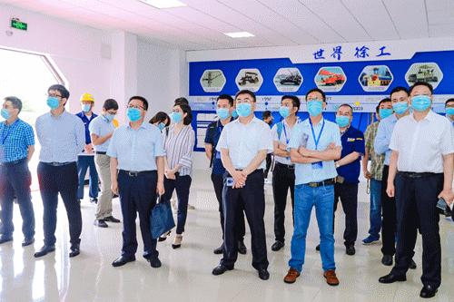 在“保障能源安全”、支持“两新一重”的背景下，换电站与“新基建”擦出火花，第一次被写入今年《政府工作报告》，行业内外都关注着它能否解决困扰新能源汽车的“续航焦虑”，照亮行业绿色发展、高质量发展的前路。
