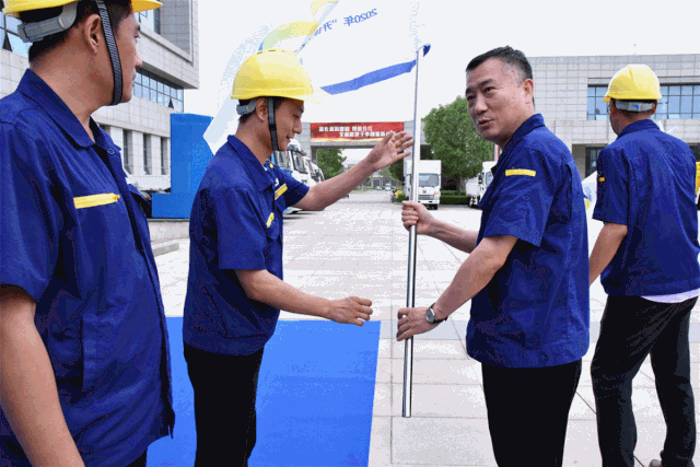阴雨之后，高温将至。徐工汽车积极响应集团“聚焦市场、聚焦一线”的号召，全面落实“抓住神经末梢、关注一线、关心一线”的工作要求，开展第二届“开徐工重卡.享清凉一夏”送清凉活动，为一线用户送去一份清凉，一份浓情。