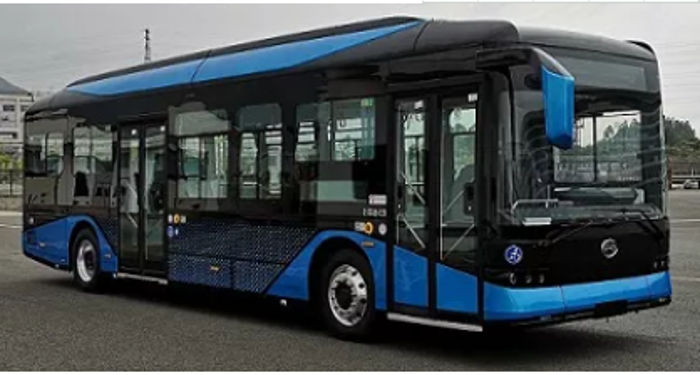 2020年6月17日，工业和信息化部公示了《道路机动车辆生产企业及产品公告》（第334批），在车辆新产品公示清单中，一款全新造型的纯电动低地板双层城市客车引起广泛关注。这便是来自比亚迪的BYD6120BD1EV1双层巴士，这也是比亚迪首款三轴纯电动双层巴士。