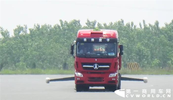 电子稳定控制系统（ESC）是继防抱制动系统（ABS）之后车辆主动安全控制方面的一次里程碑式的技术进步。由于ESC在提高汽车主动安全性能，减少交通事故方面具有显著作用，交通部1178.2-2019要求，“2021年5月1日起，新生产牵引车辆应安装电子稳定性控制系统（ESC）”。