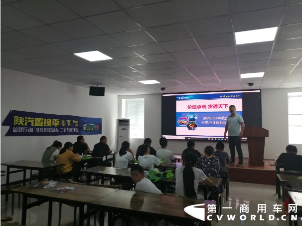 晨练晚课，站姿飒爽。精神饱满，壮志豪情。服从命令，认真学习。磨砺心志，夯实基础。蓄势赋能，再创新高。