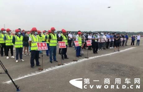 济南交通局、济南交警支队天桥大队主管，由12家危险运输企业主办，中国重汽山东华尔和中国重汽紫光服务站协办的危化品运输企业联合应急演练活动，根据真实事故场景，模拟还原危化品货物运输突发情况。
