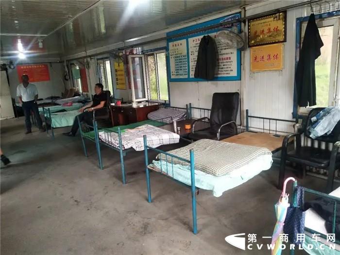 在黑龙江鸡西市有这样一家三一重卡服务站，凡是在他家服务站维修过的卡友，都会第二次、第三次、第N+1次去到他家维修，哪怕只是过去拧个螺丝、检查一下车辆异常。那到底有什么魔力能够吸引到这么多卡友好评呢？今日我们就特意采访了三一重卡鸡西市服务站站长邵金红，给我们介绍一下他们服务站的“特色服务”。