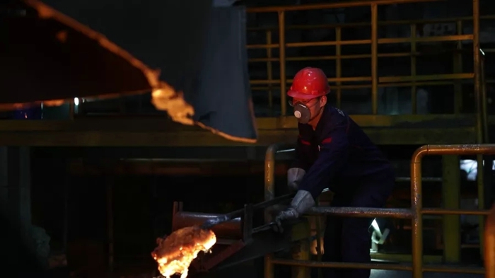 日前，湖北省2020年上半年工业运行数据出炉，二季度，十堰市规模以上工业总产值、增加值增幅明显回升，排名全省第二。对此，十堰市媒体刊发文章指出，汽车产业强势领跑是经济复苏提速的关键，东风商用车及全价值链伙伴充分发挥了“踩油门”的关键作用。