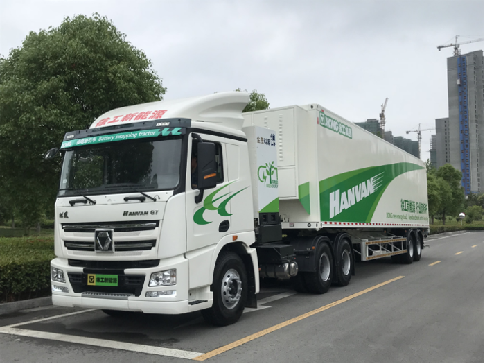 徐工重卡换电牵引车.png
