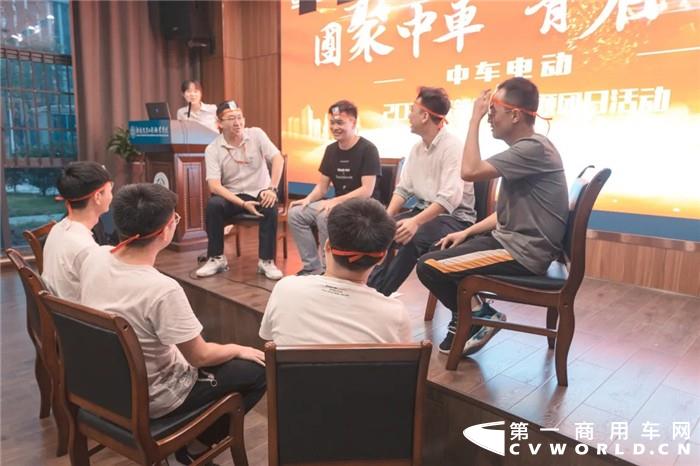 如果说毕业典礼是校园时光的终点站，那么入职日这天便是迈向青春下一段旅程的起跑线。看，中车电动的“后浪们”带着热情与活力，即将入海～