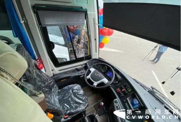 近日，批量苏州金龙海格旅游客车正式交付俄罗斯远东地区。萨哈林州首府南萨哈林斯克，萨哈林州、南萨哈林斯克市两级政府领导，以及苏州金龙俄罗斯经销商代表参加交付仪式