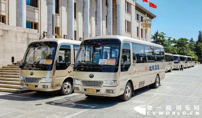 宇通8米客车阵2.jpg