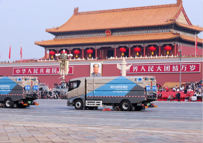 8月6日，2020中国（西安）第四届城乡环卫新设备新技术与固体废弃物处理技术博览会（简称“西部环卫博览会”）在西安高新国际会议中心开幕，比亚迪多款纯电动专用车底盘亮相展会，凭借领先新能源科技、可靠产品力，推动环卫装备升级，持续引领环卫车电动化进程，助力新时代环境卫生行业大发展。