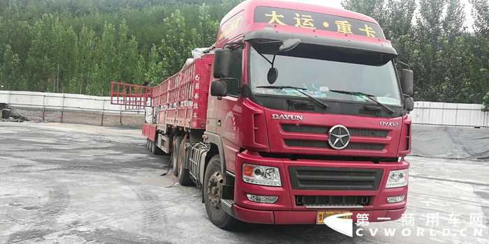 “和我开过的其他重卡车型相比，大运重卡的综合驾乘体验很好,日常运输没有问题,从心底里就有一种踏实感。”