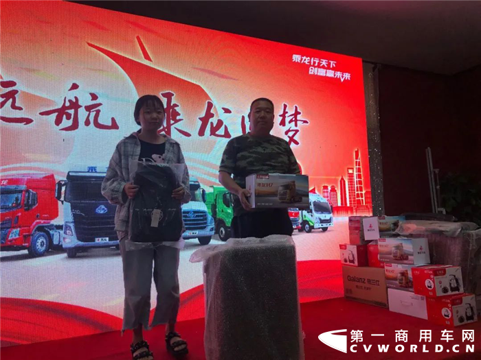 十年寒窗苦读，今朝金榜题名。经历了7月的中考和高考后，学子们也都陆续收到了心仪的高中或大学的录取通知书。喜悦之余，乘龙给学子们准备的一份额外惊喜也悄然而至。