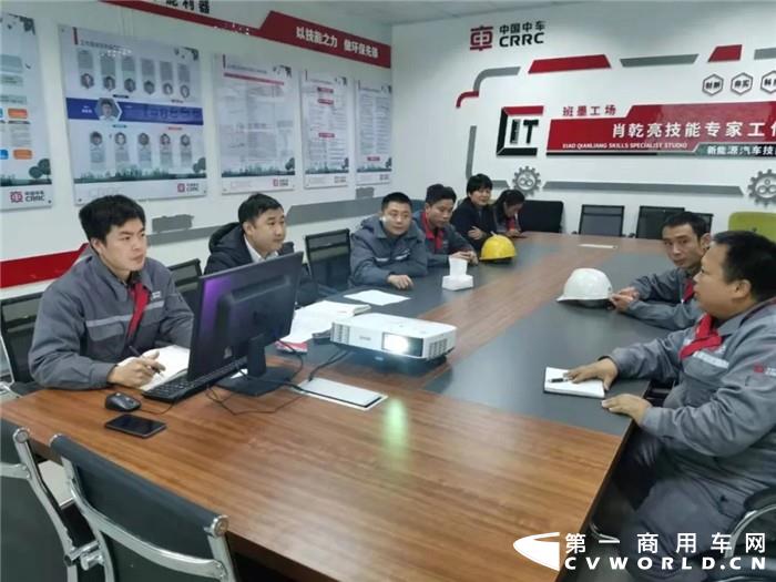 经过一年多的发展，这个由中车电动党委书记、董事长申宇翔亲自授牌的“班墨工场”，坚持以“名师带徒”推进企业人才战略实施，打造了一支叫得响、立得住、有影响力的技能人才队伍，为公司持续稳健发展提供人才支撑。