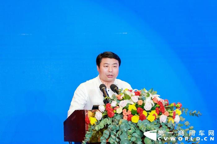 中国汽车流通协会商用车专业委员会秘书长钟渭平.jpg