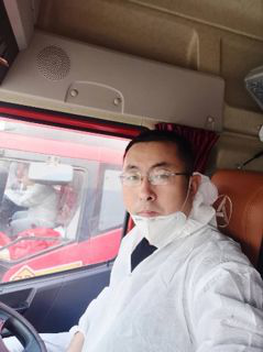 卡车司机，一份容易被人遗忘的职业。卡友，一个容易被人忽视的群体。然而他们却承担了中国货运总量的76.8%，每天运载超过1.38亿件快递包裹。