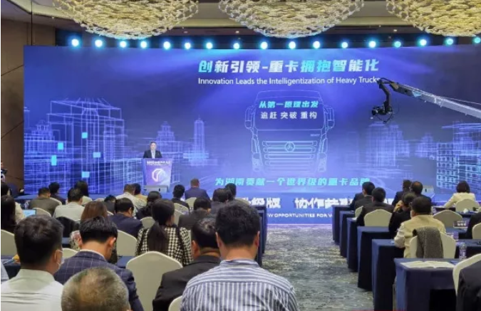 共话中德汽车产业创新合作。10月16日，由中国商务部投资促进事务局、中国长沙市人民政府主办的2020中德汽车大会第二场会议在星城长沙落下帷幕。当天，中德两国汽车界专家、企业代表等300余人共聚一堂，探讨了新形势下中德汽车产业创新合作的新机遇，及数字化升级、商用车智能化等话题。