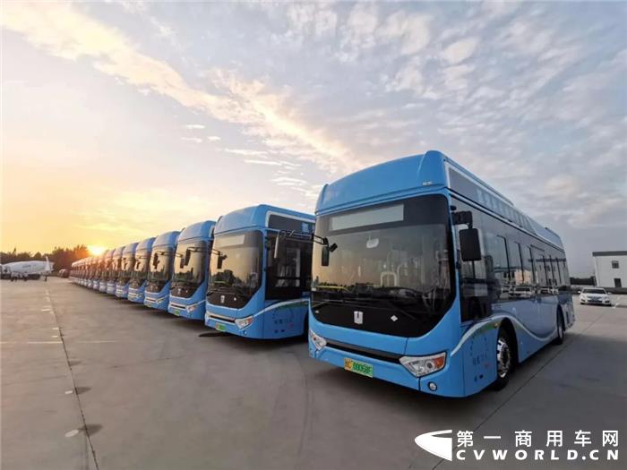 10月23日，吉利商用车集团向淄博市公交公司交付的50辆氢燃料电池公交客车全面正式上线运营，这是吉利商用车与淄博市公交公司（金路通）战略合作的首批氢燃料电池公交客车订单。