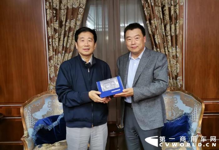 玉柴股份董事长晏平和开山集团董事长曹克坚_副本.jpg