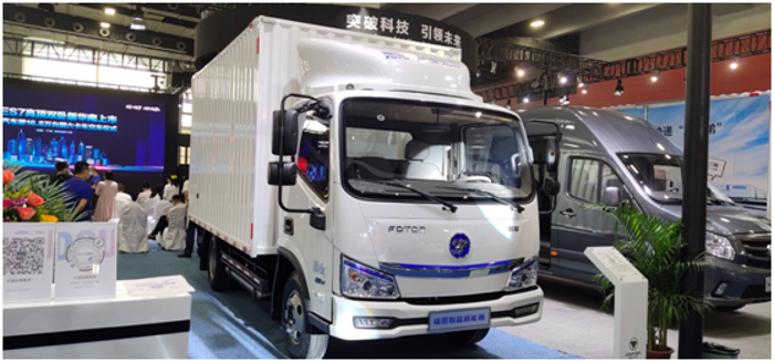 11月20日，以“新科技，新生活”为主题的第十八届广州国际汽车展览会在行业瞩目中隆重启幕。福田汽车携欧曼GTL质享版渣土车、欧航R pro新品、欧马可“冷链之星”、奥铃速运、图雅诺3T重载、时代领航ES7、皮卡大将军，以及智蓝新能源轻卡、瑞沃小金刚、祥菱V1翼展车、祥菱M冷藏车等庞大阵容亮相，并带来一系列精彩活动，以强大、创新、可满足全场景应用的产品解决方案助力行业转型升级、用户价值提升，成为此次广州车展最亮眼的存在。来自行业协会的专家、福田汽车公司领导以及合作伙伴、价值客户、媒体代表等数百名嘉宾参加本次活动。凭借过硬实力和卓越性能，福田汽车旗下欧航R系列产品荣膺“2021中国年度卡车”桂冠。