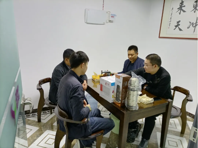 近日，【财富行动】德龙X5000最HIGH红人秀暨2020年全价值体验之旅在河南平顶山举行。陕重汽销售公司郑州办事处工作人员、平顶山区域经销商、物流公司客户共计120人参加了本次活动。