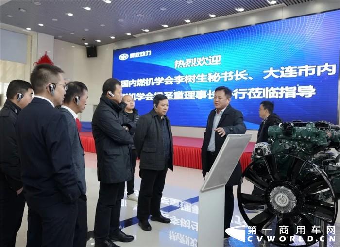 11月21日，中国内燃机学会秘书长李树生，大连市内燃机学会理事长、大连中车柴油机有限公司执行董事梁圣童等一行17人到一汽解放发动机事业部大柴工厂参观交流，受到事业部副总经理、大柴总经理、党委书记王志宇，大柴党委副书记白光申等领导的热情接待。