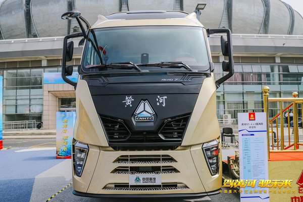 要说到中国的重型卡车，“黄河”绝对是能占有一席之地的名字，甚至可以说是一个响当当的名号。所以，当听说黄河重卡重启并给大家带来一款新车型的时候，我们除了期盼之外，还带着一种情怀。事实证明，这款全新黄河X7不仅有情怀，还有未来。