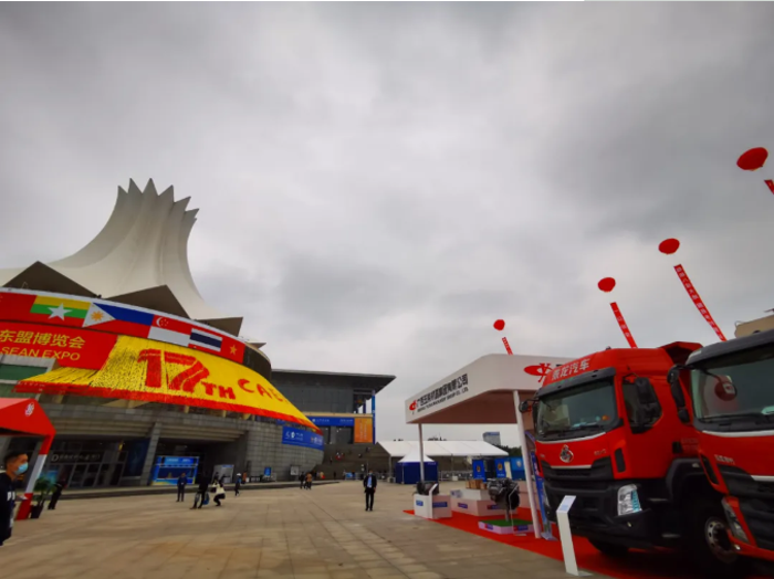 11月27日，第十七届中国-东盟博览会和中国-东盟商务与投资峰会在南宁国际会展中心开幕。作为在东盟市场深耕多年的企业，玉柴发动机在东盟市场保有量超25万台，此次玉柴集团携玉柴股份、玉柴专汽、军融公司、玉柴专卖的特色产品参展，受到广泛关注。

