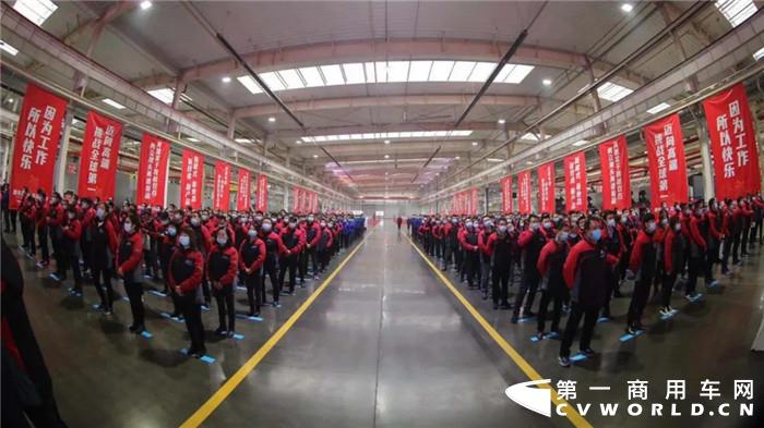 11月30日上午，陕西汉德车桥有限公司召开以“携手跨双百 志远启新篇”为主题的2020年第100万根桥总成下线仪式。