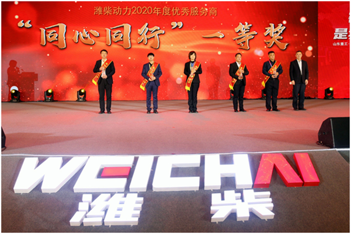 龙盘虎踞今何在，唯有英雄领未来。如果说，过去，国内蜂拥而起的商用车行业，所处的竞争状态属草莽江湖，群雄混战，那么，经过丛林法则的轮番洗牌之后，至今依然存留的企业，已经进入崭新的后市场竞争时代。作为国内商用车动力市场里赫赫有名的霸主，潍柴动力无疑是经得起历史检验和客户信赖的动力品牌，始终巍然鼎力在时代的潮头。