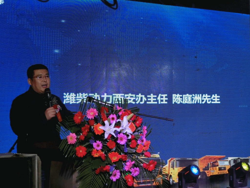 近日，徐工重卡在陕西西安举行汉风牵引车交车仪式及新车订购会。现场批量交付近50台汉风G7 ULT 460马力天然气牵引车和G9 550马力牵引车，并且签订2021年协议订单。徐工重卡陕西当地经销商、陕西物流界知名代表以及徐工新老客户近300人参加活动。
