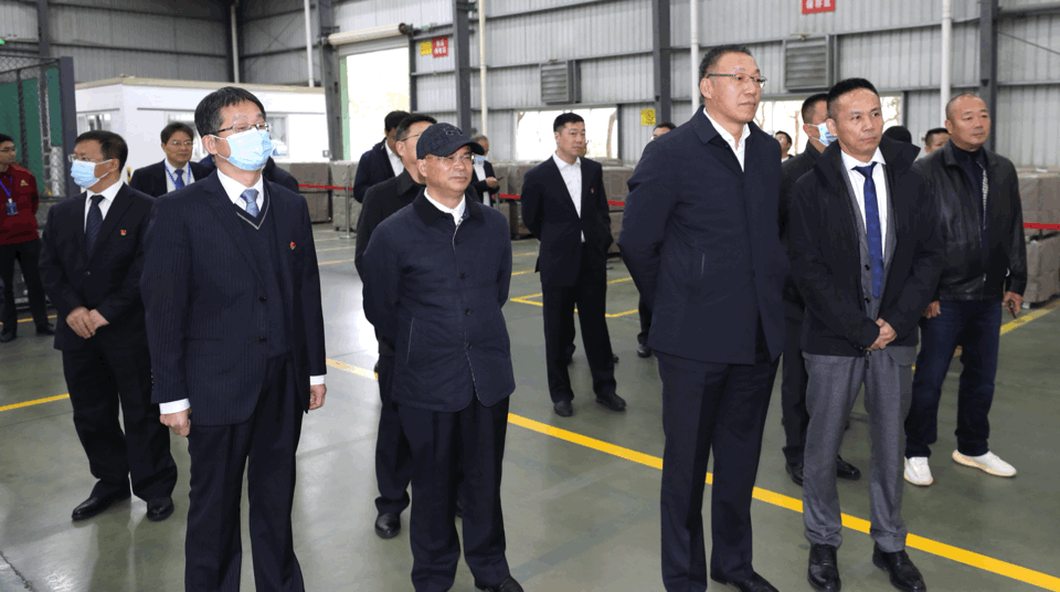 12月17日，一汽解放发动机事业部携手280家供应商在福建泉州召开2021年采购工作学习交流会议。泉州，是海上丝绸之路的起点，选择在此召开会议，共同展望解放动力供应链命运共同体，表达了解放动力与合作伙伴在新的时期同心同行、共创共赢的美好愿望和坚定决心。