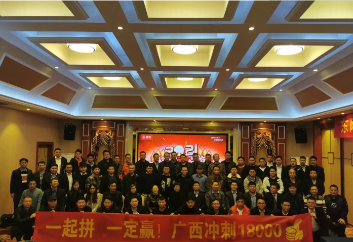 聚力共赢，燃·而不凡，2020年，已走过五十余载造车之路的东风柳汽乘龙，再创辉煌，实现全年8.5万台的销量——连续四年创销量新高！