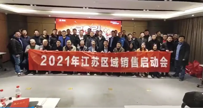 聚力共赢，燃·而不凡，2020年，已走过五十余载造车之路的东风柳汽乘龙，再创辉煌，实现全年8.5万台的销量——连续四年创销量新高！