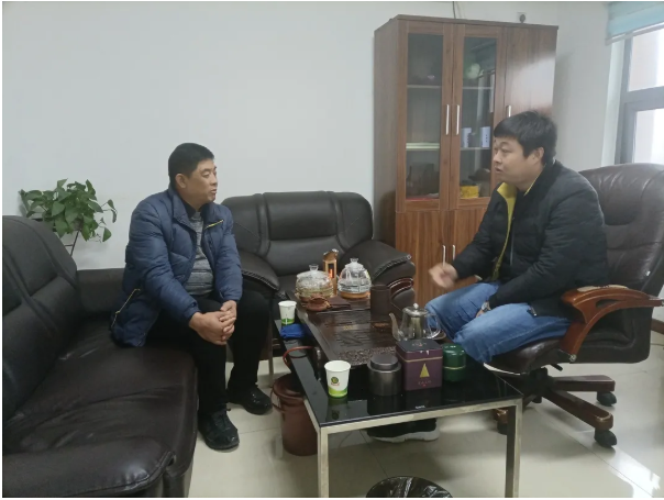 近日，陕汽德龙X5000最high红人秀湖南区域晋级赛暨湖南区域X5000超值版上市发布会在长沙隆重举行。陕重汽销售公司湖南区域总经理贾玮光、潍柴动力湖南办事处主任于飞、汉德车桥湖南办事处主任刘森林、法士特湖南办事处服务经理赵耀及湖南区域经销商代表和将近100余名卡友们参加了此次活动。