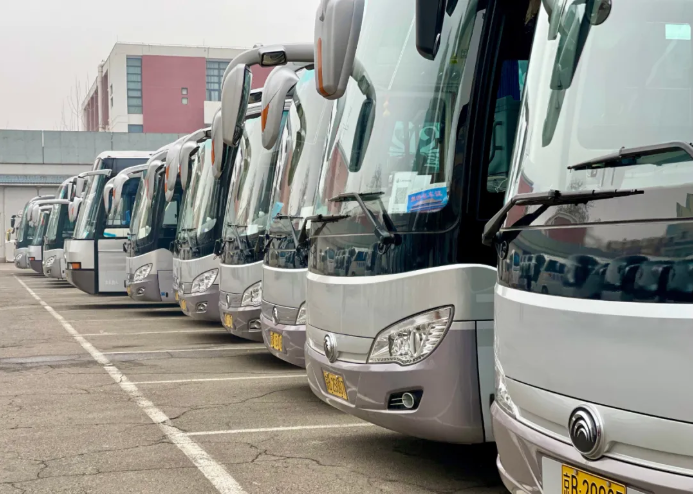 2021年全国两会如期而至。作为向全国两会通勤用车提供动力支持的客车动力第一品牌，玉柴第18次拿到服务全国两会“通行证”，如约而来，而且服务两会的发动机数量再创新高！

