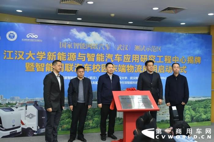 东风无人驾驶货柜车1.webp.jpg