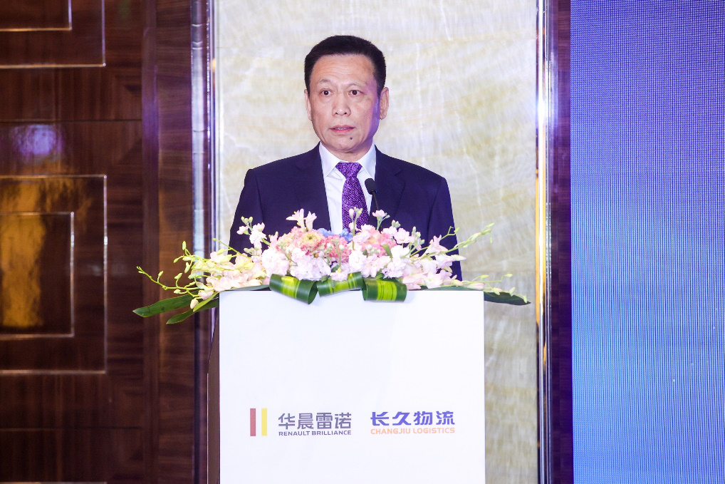 3月25日，华晨雷诺金杯与长久物流战略合作签约仪式在京举行。双方本着相互信任、协同发展、优势互补的原则，在整车运输、进口车集港业务等方面展开深入合作。