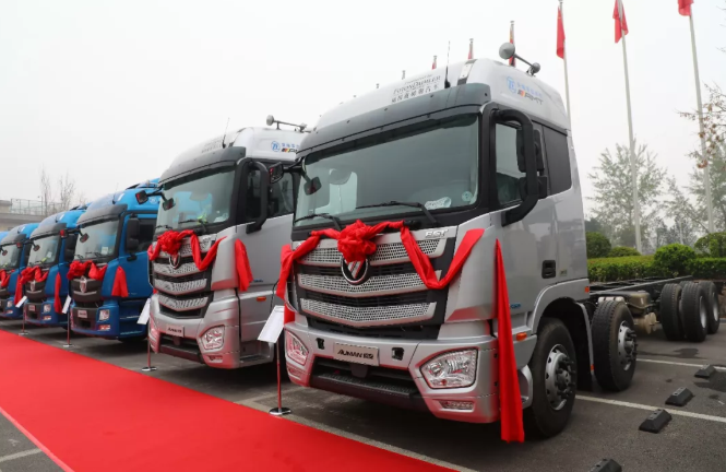 2021年3月27日，福田戴姆勒汽车华北分公司“2021年第一季度销量破万暨华北区域欧曼自动挡重卡第10188台交车仪式”活动在石家庄举行，以“线上+线下”订车496台的成绩圆满落幕。活动体现了欧曼在华北区域的市场与口碑的大跃升，也再次见证了欧曼自动挡重卡热销火爆程度。