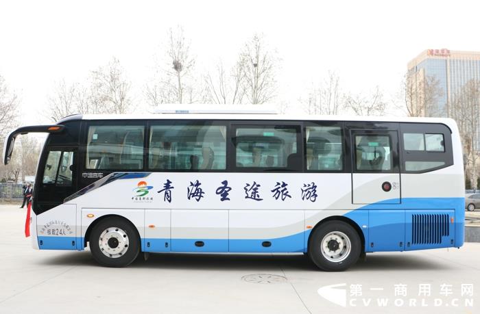 近日，中通客车也迎来了旅团订单交付小高潮，继21台旅游大巴交付张家界后，又有先后两批订单共计30台旅游大巴交付青海，助力青海“生态游”发展新格局。