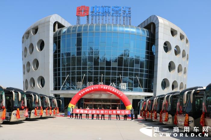 近日，中通客车也迎来了旅团订单交付小高潮，继21台旅游大巴交付张家界后，又有先后两批订单共计30台旅游大巴交付青海，助力青海“生态游”发展新格局。