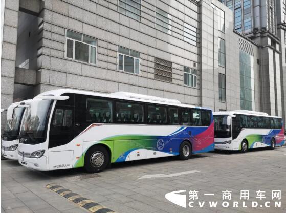 近日，福田欧辉BJ6117纯电动城间客车批量交付天津华科企业孵化服务有限公司（以下简称：天津华科），为员工带来上下班通勤的全新体验。