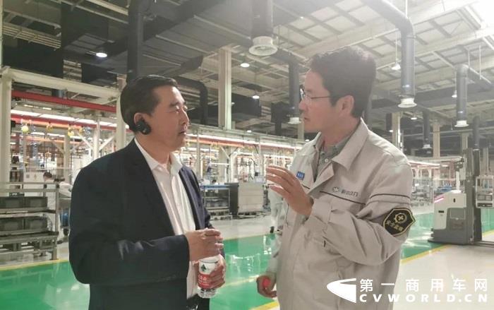 4月6日下午，一汽解放青岛整车事业部常务副总经理王治富来发动机事业部进行工作交流，受到了发动机事业部副总经理李欲晓、黄南翔以及规划、生产、质保、重机、营销服务等相关部门负责人的热情接待。