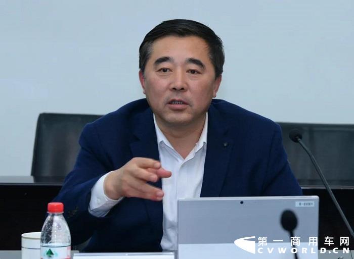 4月6日下午，一汽解放青岛整车事业部常务副总经理王治富来发动机事业部进行工作交流，受到了发动机事业部副总经理李欲晓、黄南翔以及规划、生产、质保、重机、营销服务等相关部门负责人的热情接待。