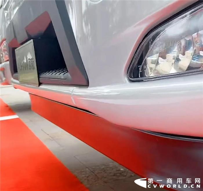 欧航R pro自动挡超级中卡在海南完成全球首发，作为中国首款自动挡中卡产品，欧航R pro自动挡会给大家带来怎样的惊喜？接下来就让我们一起去看看吧。

