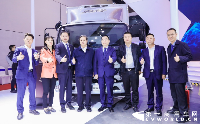 奥铃北极熊国六冷藏车5.png